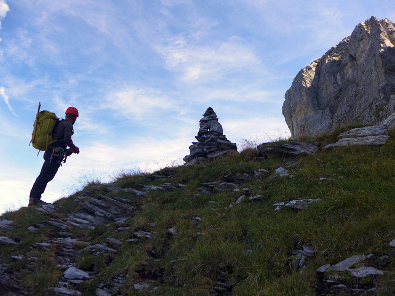 Large cairn on the way to Ostegg Hut.