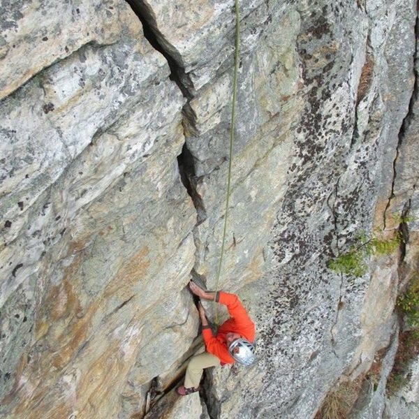 Getting into the business on the 5.8 crack.  The crack of Loose Goose's normal 2nd pitch is visible in the background to the right.