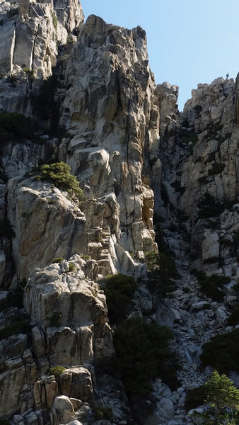 A great place with some nice rock and lines. nice splitter right in your face... getting crowded though...
