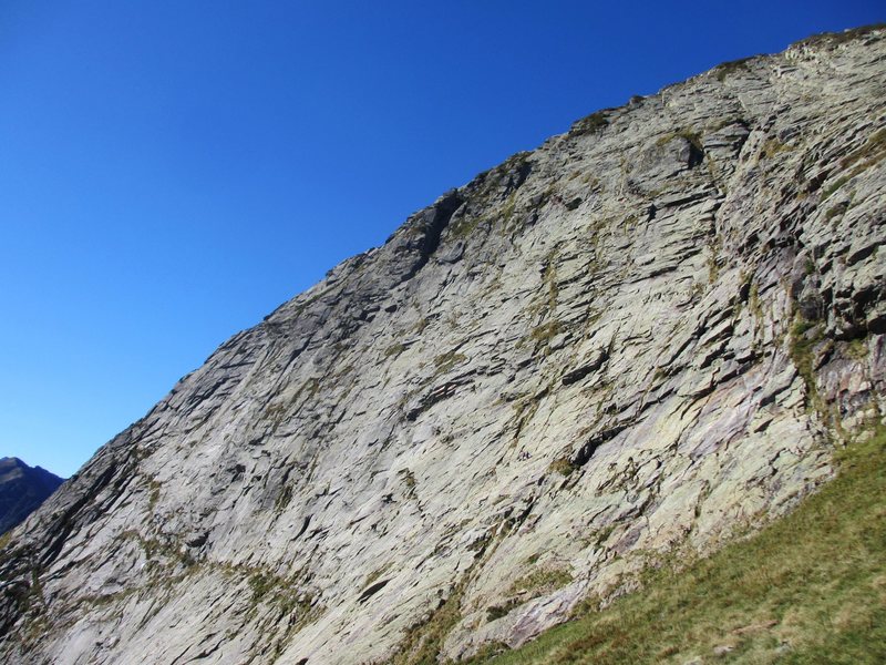 Dent d' Orlu East Face. Climbers can be seen on 2nd stance of Tapas des Dalles (V+)<br>
