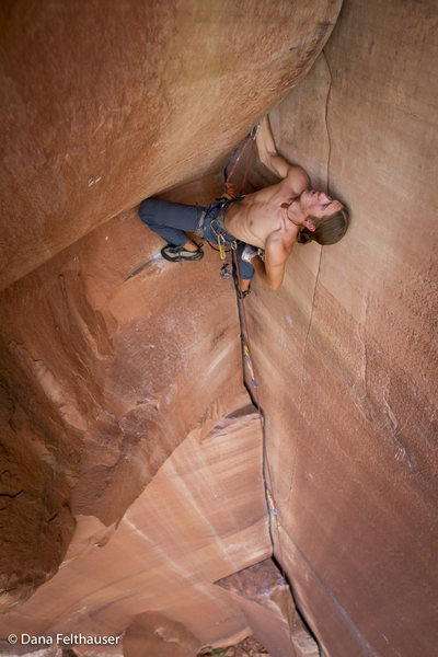 On a climbing tour of the USA, French climber Tristan Ladevant onsights Incredible Hand Crack.<br>
<br>
Photo By www.danafelthauser.com