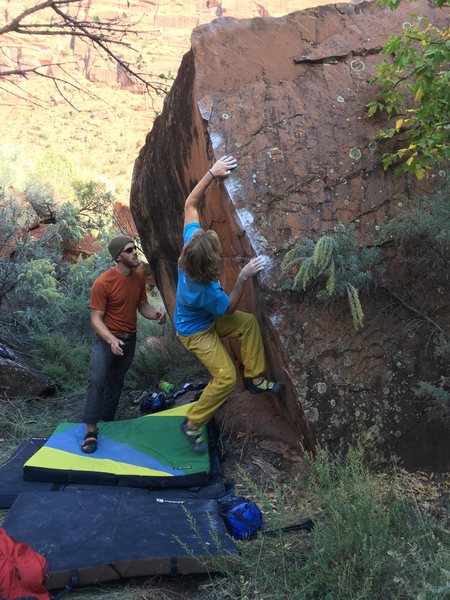 Sean with his hand moving up to the side pull/gaston.