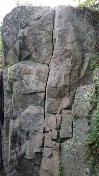 Cold Cut Crack, Picnic Beach area. FA Brent Barghahn 2015, PM for location beta