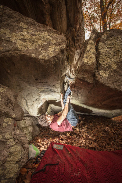 Carlin working on his double foot cams across the low roof of Earth Wyrm.<br>
<br>
Photo by Diego Correal