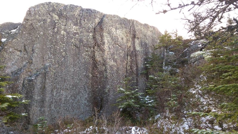 Little tall wall above the 2nd King.