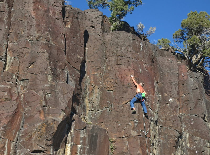 Nick Vitali leading through the sustained, thin finish of Pretty Woman. (Nov 2015)