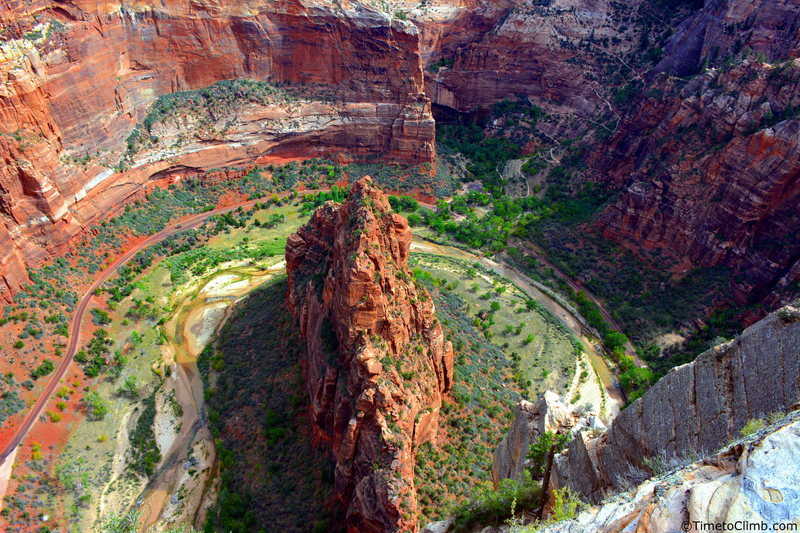 Looking down from the top of Angel's Landing<br>
Read more - http://www.timetoclimb.com/hiking/hiking-angels-landing/