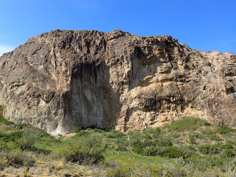 View of the right (farthest from town) part of the main wall. Most routes are in this area. Some are located further to the left.