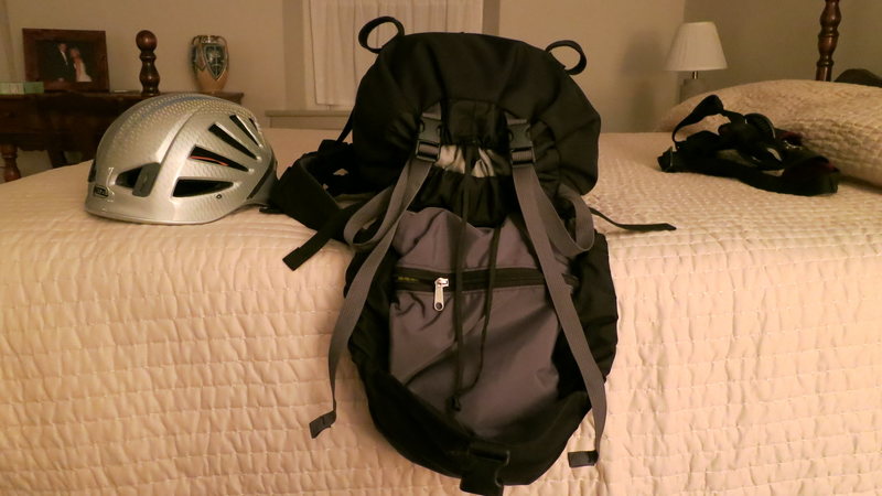 inner lid, with zipped pocket. Gray straps are the rope catches