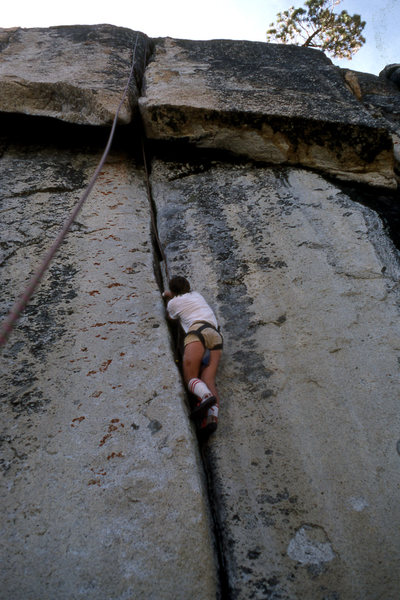 Top-roping "Penguin Cafe" (5.11a)