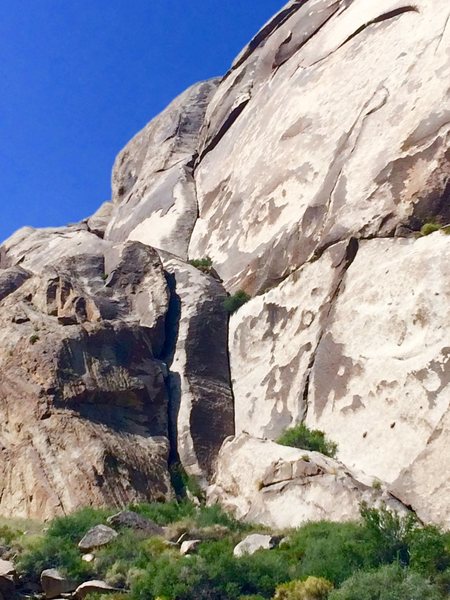 Three pitch Lyons and Tigers and Moes 5.9, follows the obvious dihedrals to the top.