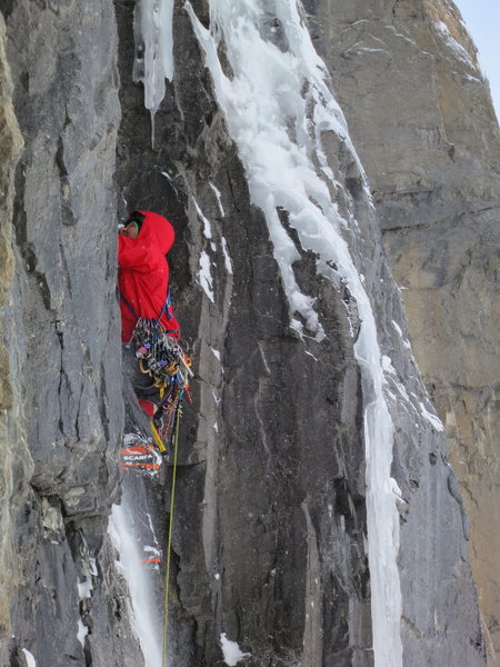 P5 traverses right, and then up the chimney. Photo: Jon Jugenheimer