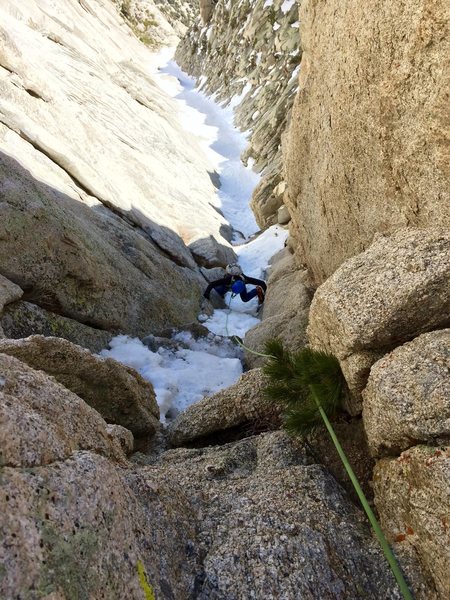 Winter route<br>
Richard Shore stemming it out over snow bridges on the upper crux pitch