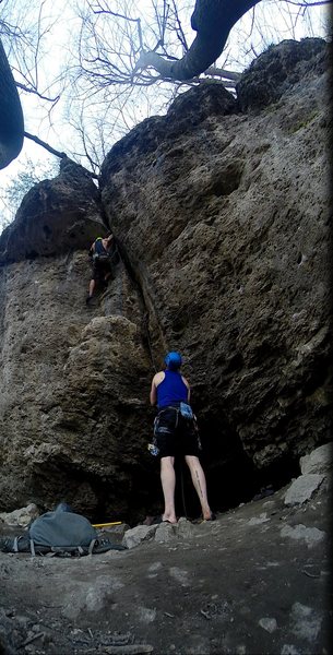 Getting that stellar hand jam on the overhang of Gotz Crack during a Lead Pink Point attempt. What a great crack to trad!