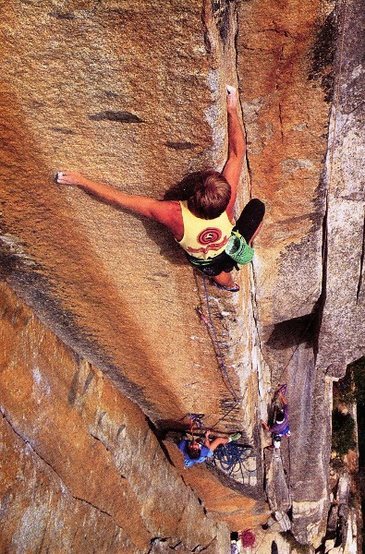 Dave Schultz on the "Meat Grinder Arete" (5.13b), Yosemite Valley<br>
<br>
Photo by Peter Takeda