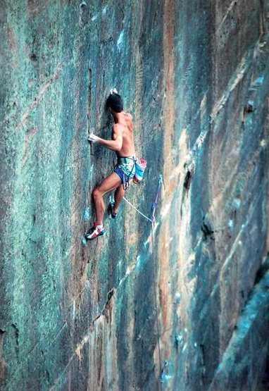 Geoff Weigand on the FA of Shimmering (27/5.12d), Blue Mountains<br>
<br>
Photo by Catherine Gockley