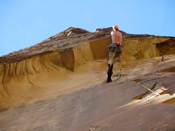 Linking pitch 1-3 on Ixtlan in Red Rocks, Black Velvet Canyon.