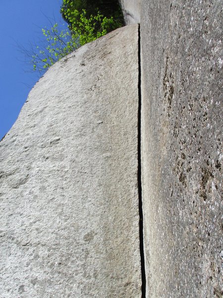 Splitter hand-to-wide-hand crack on Pitch 2 of Rattletale.