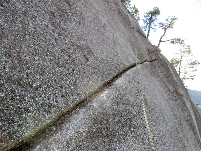 The 5.6 traversing crack on Pitch 4 of Hairpin / Pitch 5 of Papoose One.