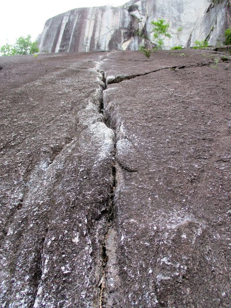 The start of the 5.8 crack system that forms Eagles Domain, the first 2 pitches of Birds of Prey.