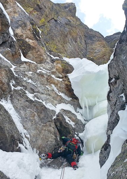 Hallett Chimney, 2nd “serac” crux on May 13, 2016, M2 A2. Only left side is visible.<br>
<br>
Photo: Rafał.