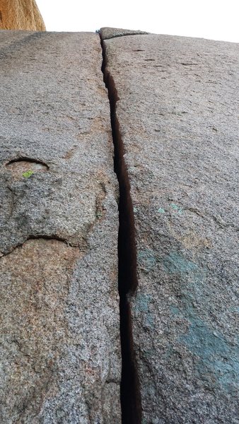 Looking up from the base of the crack. Basically hand jamming goodness all the way.