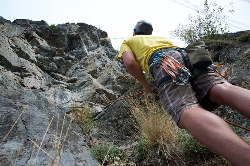 Clipping the chains of the 11a at Europa<br>
Photo Credit: Darryl Han