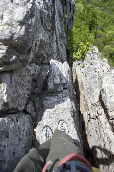 Here's a pic of the loose rock I mentioned in the post. It's below my feet in the shadow. You can see the separation from the main flake. It felt like it would come out but maybe it's locked in. I wasn't going to test it since it would endanger numerous routes below. It's about 20ft from the top out of the final pitch. There's no need to use it, there are gobs of holds. From below though, you can't tell that it's suspect.