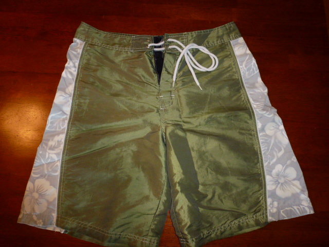 No name surf shorts - size 32. Free with purchase. 2 small drainage grommets on rear velcro pocket fell out, but they are otherwise in good shape and totally usable.