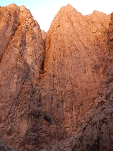 Climbing in Morocco Escalade au Maroc<br>
Guidebook climbing in Todra gorges <br>
Pilier du couchant area