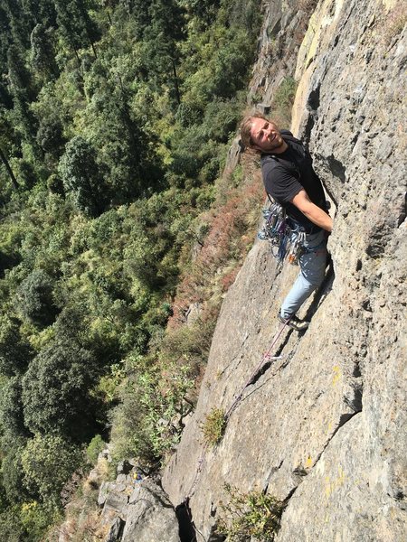 Mauricio Herrera Cuadra on the 2nd crux of La Paloma.<br>
<br>
Photo by Francisco Herrera.