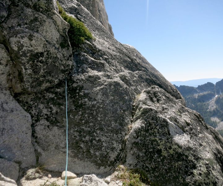 60-70' into P2 - this is where we went right to avoid the 10+ diagonal double cracks that Erroneous mentions.