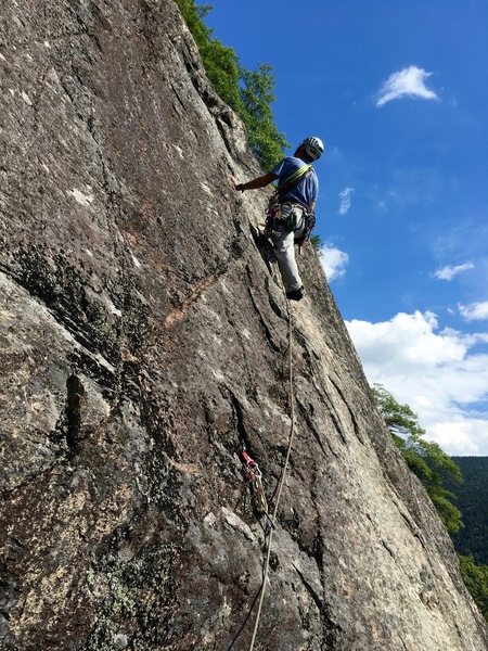RH leading P1 up the diagonal dike (Photo taken from the P1 "Mice & Men" belay stance)