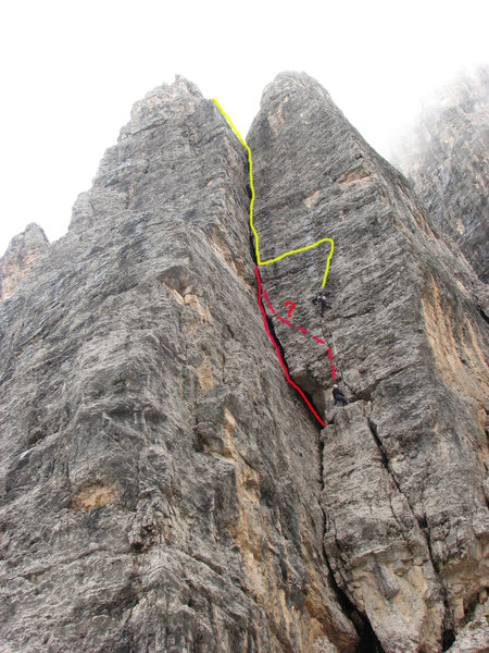 Tricky route-finding: The yellow line is where we climbed following a line of pins and bolts (5.8ish, not 5.6). The red line is where the topo from Anette Kohler and Norbert Memmel guidebook seems to suggest the route goes. The red dashed line may be another option, but we did not look into it.