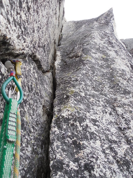 looking at the OW from the belay. Wide but secure, can sling chockstones inside. good features for feet on the right wall.