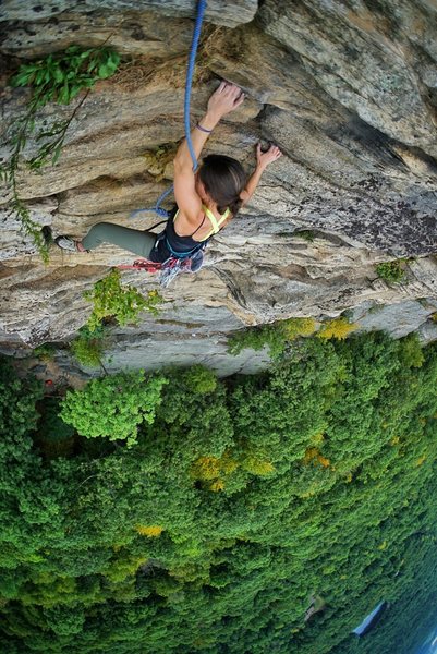 @kaufmanntaylor climbing the final moves of the second pitch. Photo by @alpineasfuck