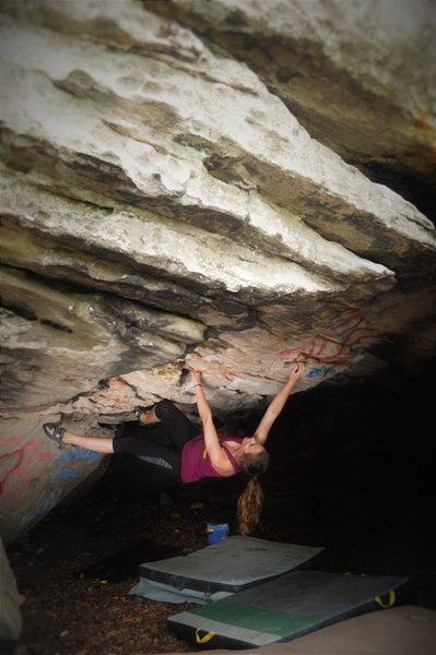 Sarene Cullen pulling edges out of "Flag Roof" at the Flag Rock Boulders