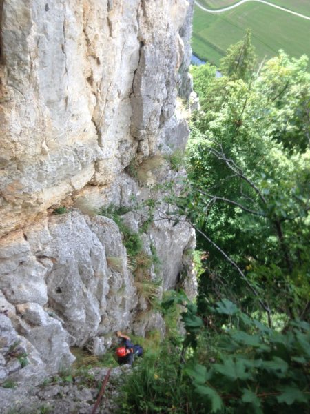 This is the 1 rap variant which you reach by following a sketchy path full of broken glass down a crumbly path. Here I'm trying to get a stuck end of the rope.
<br>
<br>
Not recommended.
