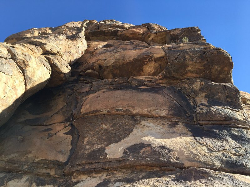 this climb is immediately to the R of the pillar.