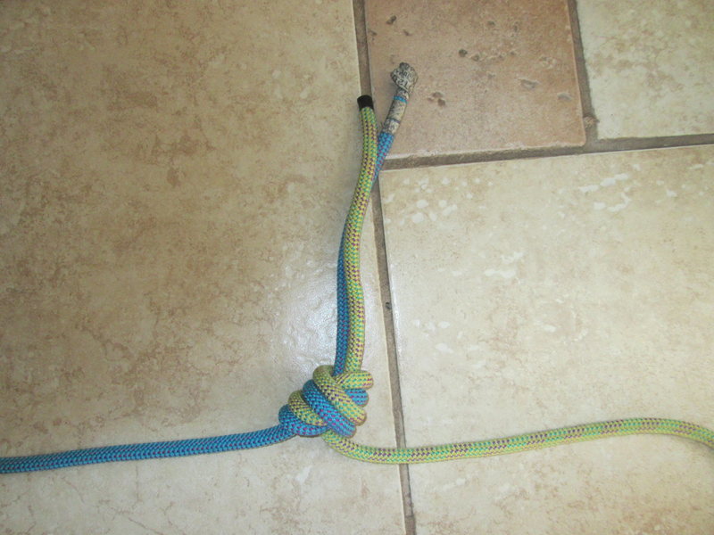 Yet another knot to join two ropes for rappel