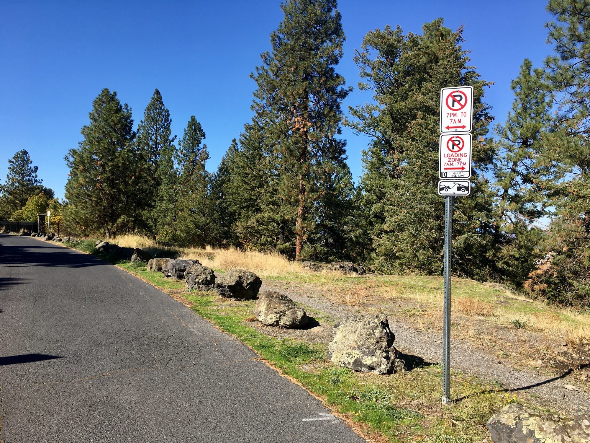 Parking for Cliff Drive. You can park legally 50 feet to the west on
