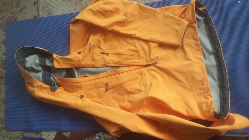 Knifeblade pullover like new. Worn 1x, like it but have other options. mens medium $150