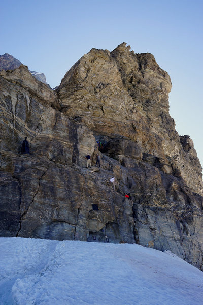 Close-up view of the initial headwall.