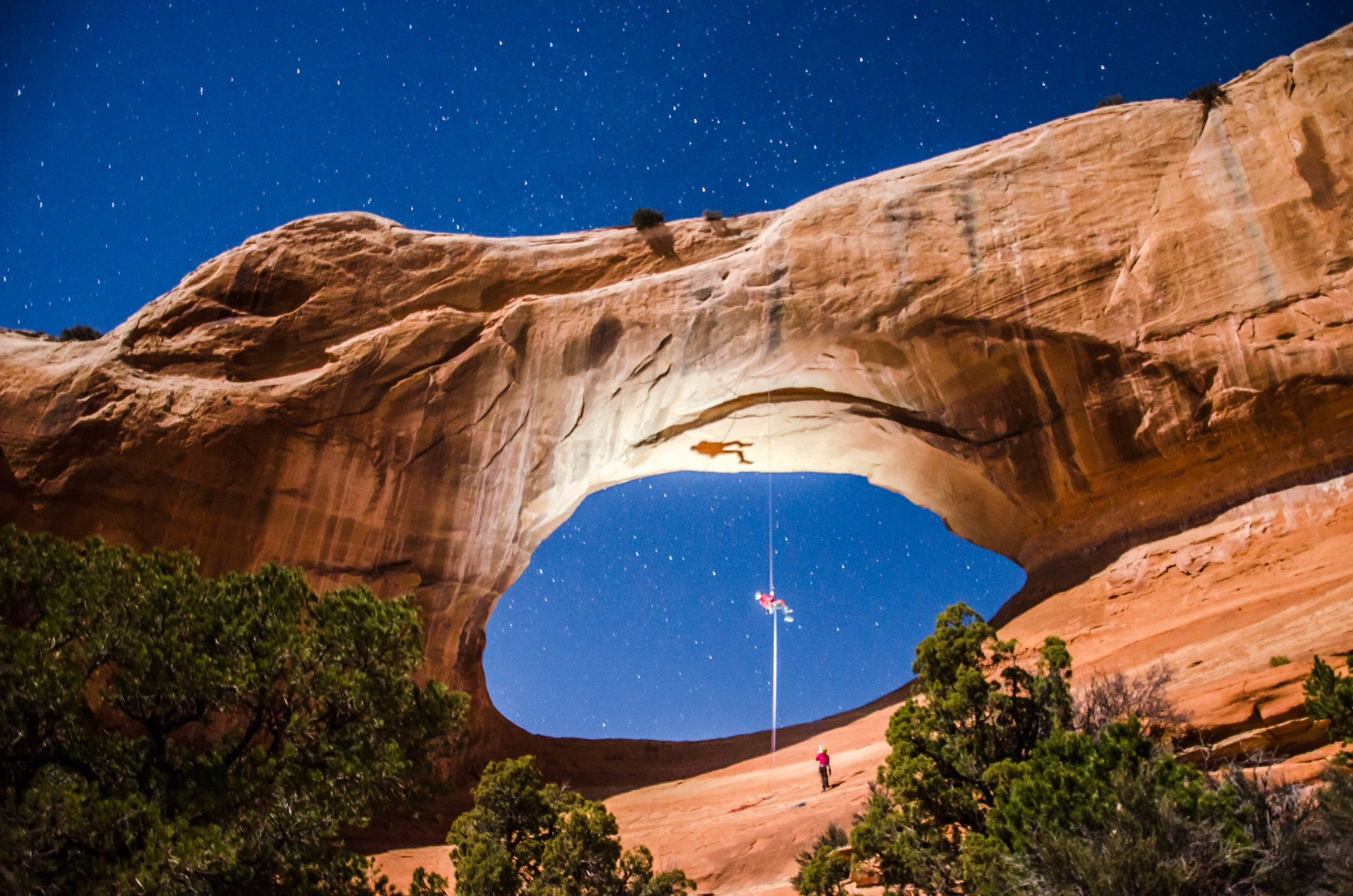 Rapping off Wilson arch in the supermoon