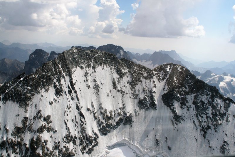 Another view of the summit and the false summit Pic Lory