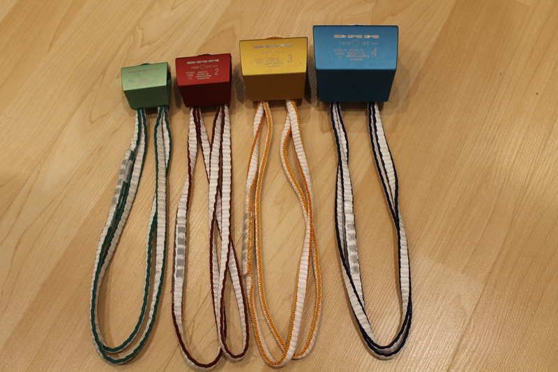 NEW DMM Torque. Double length sling make an alpine draw. Or used it as an alpine draw than run out of gear your have this. Most versatile piece of protection.<br>
56$ for the set