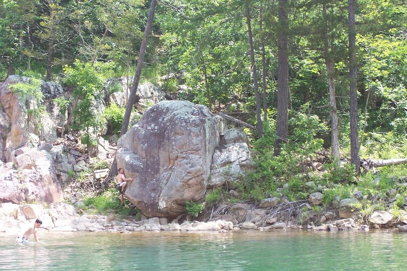 Marcus Floyd on New Beginnings V4, Lower Pool Boulder, Johnson Shut-ins State Park 2009