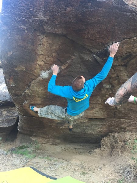 Jared LaVacque on Mini Slash Face, a great V9 stand start with a V10 sit start.<br>
Photo courtesy of Hugo Almanza