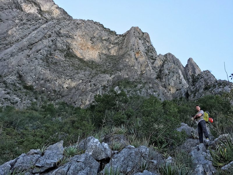 Walking the 3rd class scramble above El Bobo, heading toward Satori and Excalibur.