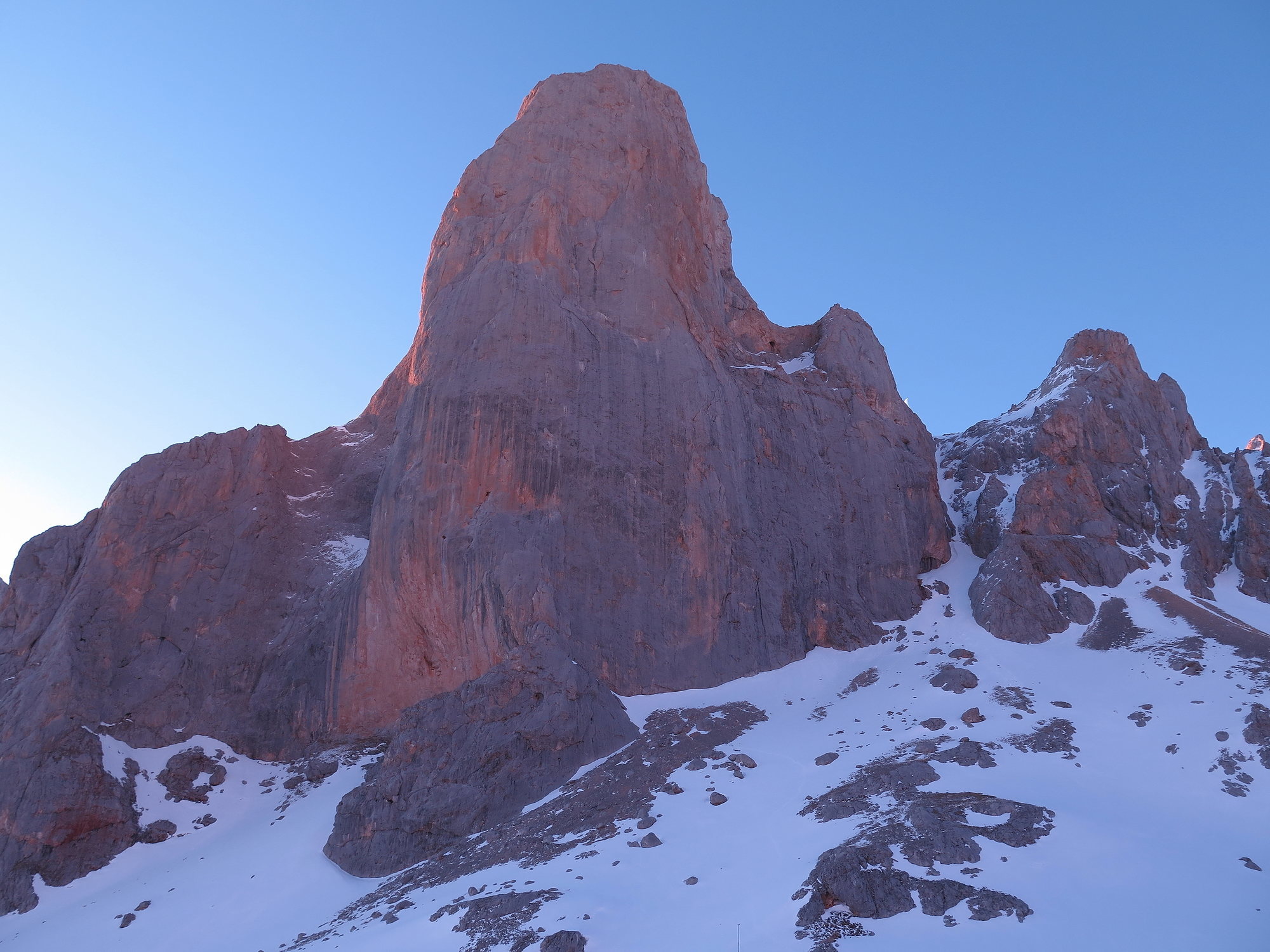 the west face of pico urriellu (naranjo de bulnes)